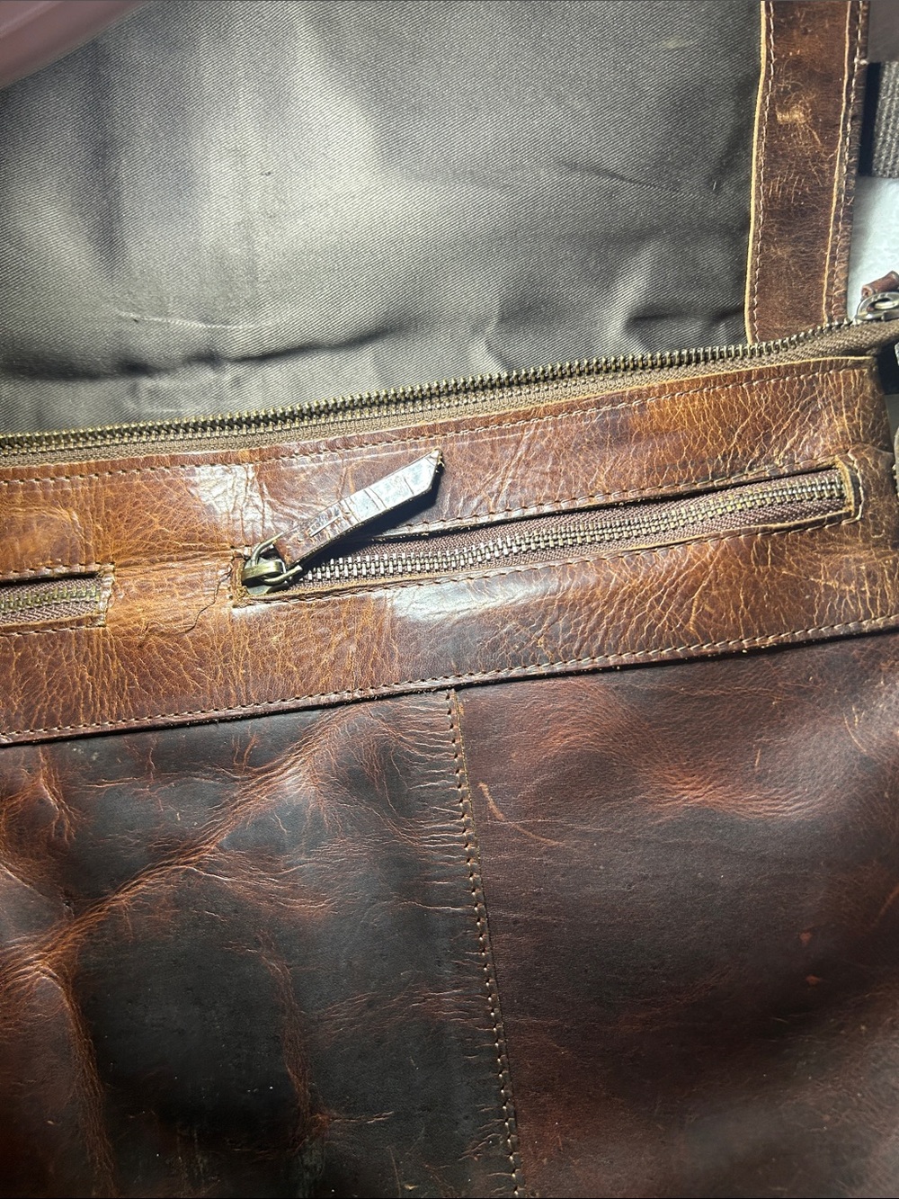 Men's Brown Leather Messenger Bag - Picture 5 of 13